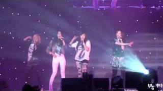 YouTube  Fancam 101127 fx Krystal fainted  Lotte Duty Free Shop Family Concertflv [upl. by Cichocki384]